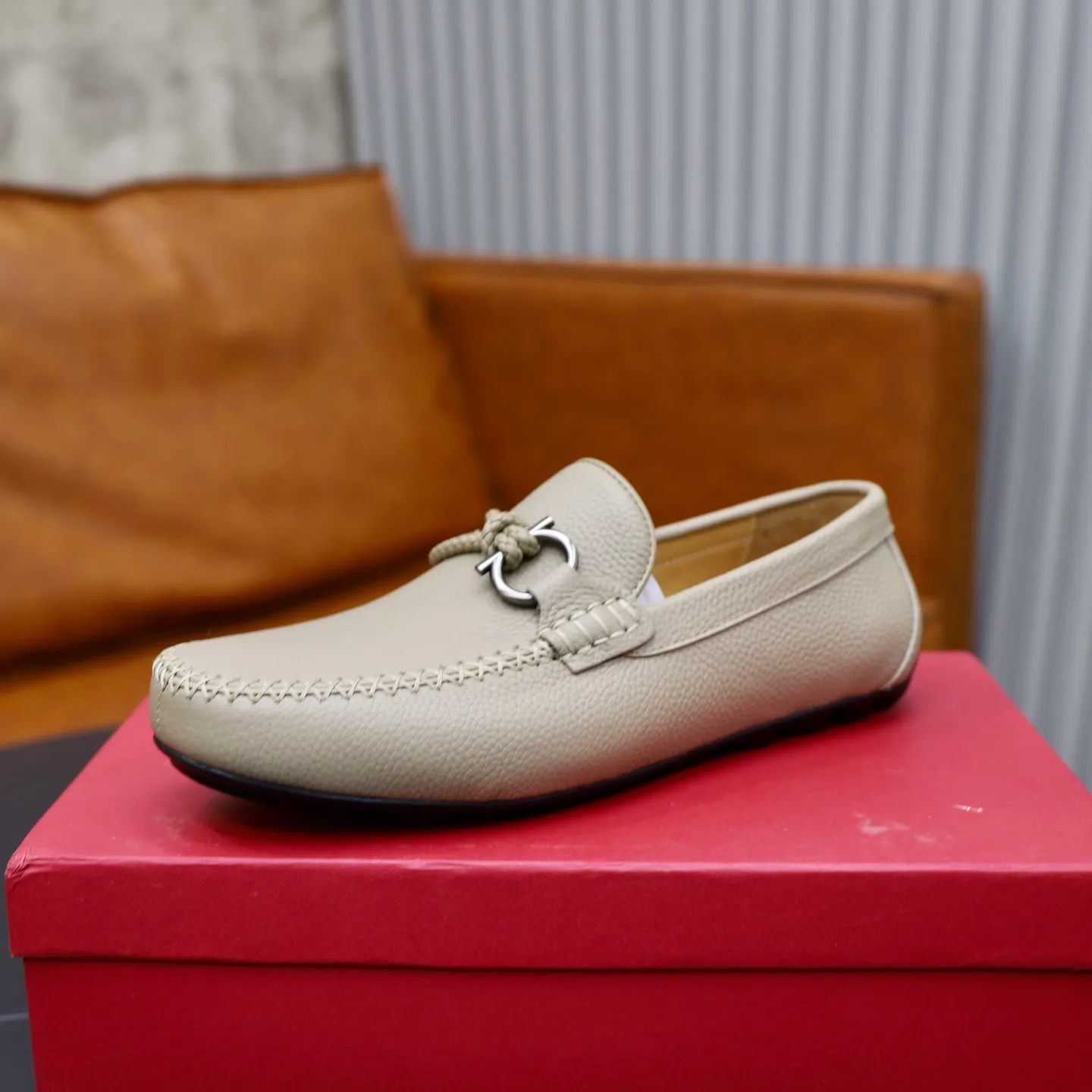 Ex-factory price: 480💰🙅‍♂️🙅‍♂️🙅‍♂️Niuli Brand: Ferragamo Standard code: Men's code 38/44 (45 customized) Grade: Same as the official website Material: Original imported cowhide leather lining Original wear-resistant lightweight outsole Style category: Men's casual slip-on shoes Bean shoes Distinguished luxury brand elements top luxury Color: actual picture color
